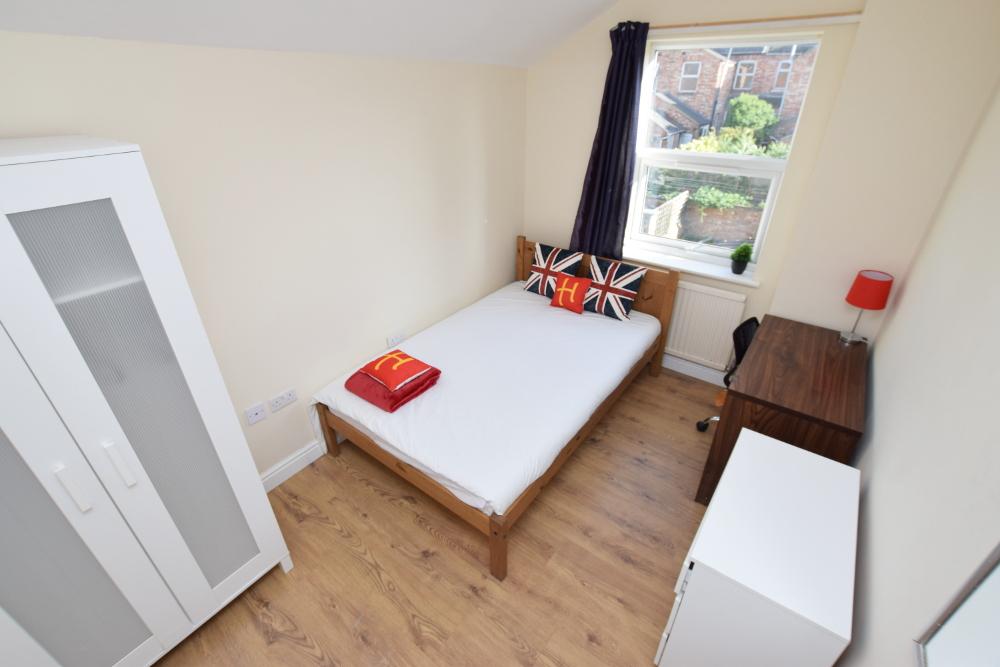 Euston Road, Northampton NN4 4 bed terraced house to rent £2,356 pcm