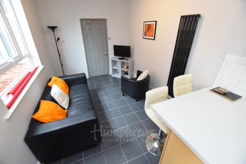 5 bedroom terraced house to rent, Lutterworth Road, Northampton NN1