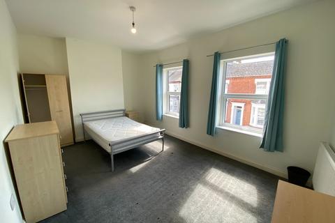 5 bedroom semi-detached house to rent, Purser Road, Northampton NN1