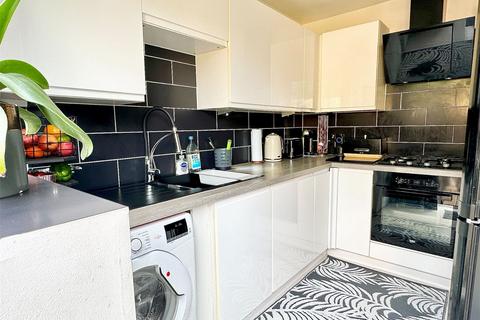 46 Claregate, Northampton, NN4 0QZ