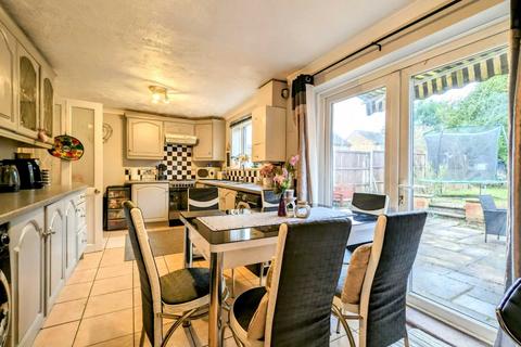 29 Sutton Field, Whitehill, Bordon, GU35 9BP