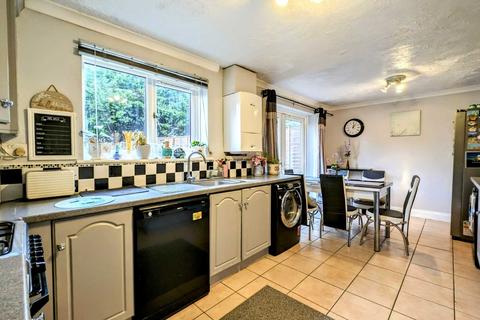 29 Sutton Field, Whitehill, Bordon, GU35 9BP