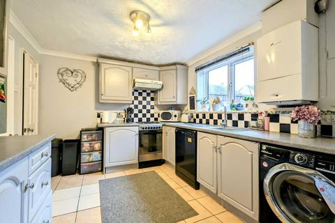 29 Sutton Field, Whitehill, Bordon, GU35 9BP