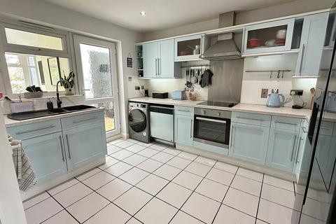 62 Kingsway, Northampton, NN2 8HF