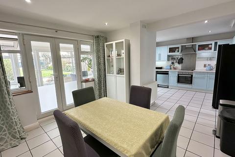 62 Kingsway, Northampton, NN2 8HF