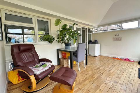 62 Kingsway, Northampton, NN2 8HF