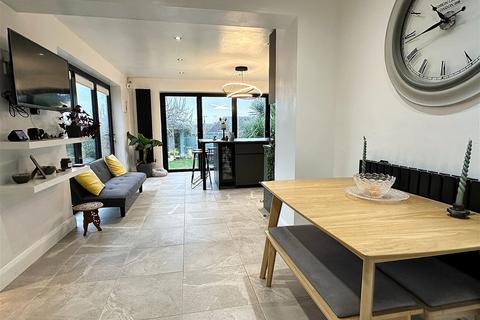 71 Kingsway, Northampton, NN2 8HN