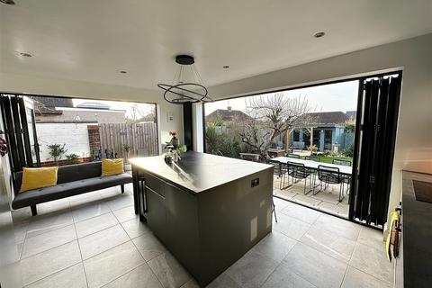 71 Kingsway, Northampton, NN2 8HN