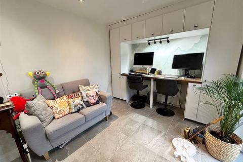 71 Kingsway, Northampton, NN2 8HN