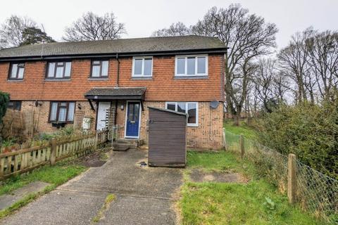 3 bedroom end of terrace house for sale, Kingfisher Close, Bordon GU35