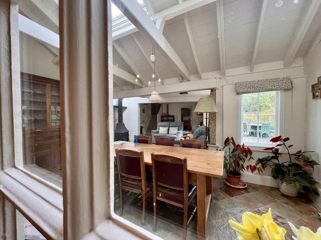 Dining/lounge