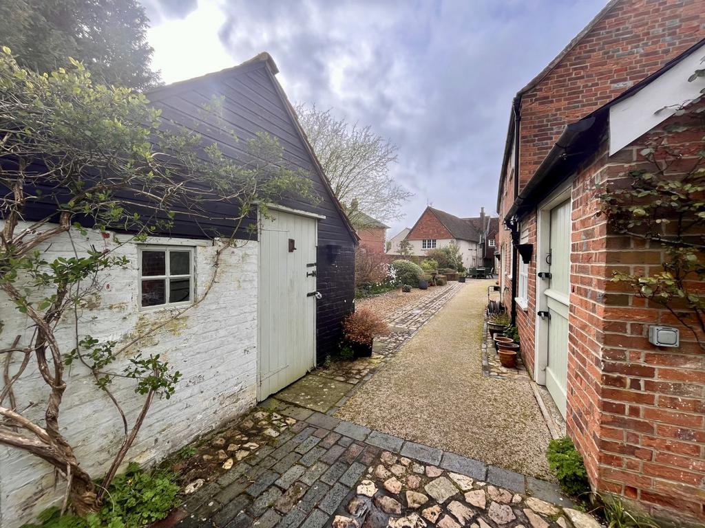 Garden outbuilding