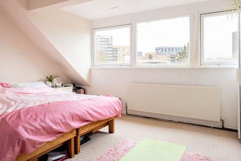 4 bedroom terraced house for sale, Princes Avenue, London