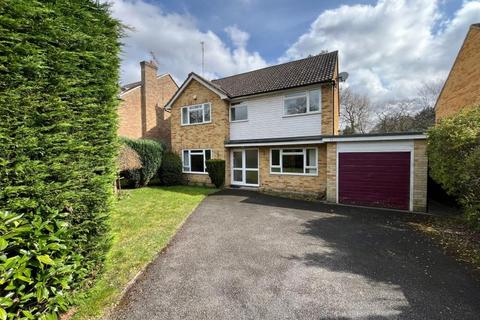 4 bedroom detached house to rent, Camberley