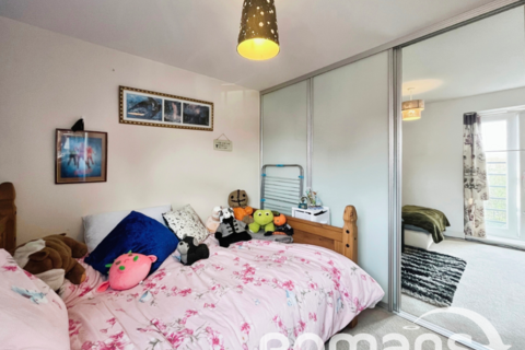7 Barrington Drive, Basingstoke, RG24 9RS