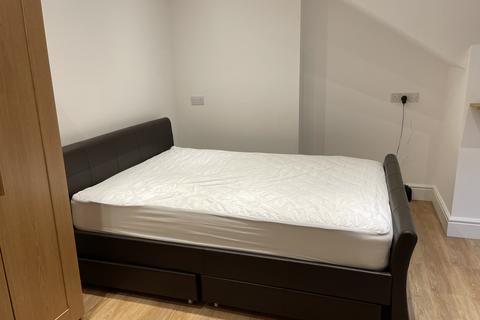 1 bedroom in a house share to rent, Bernard St, Swansea