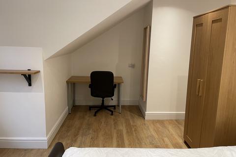 1 bedroom in a house share to rent, Bernard St, Swansea