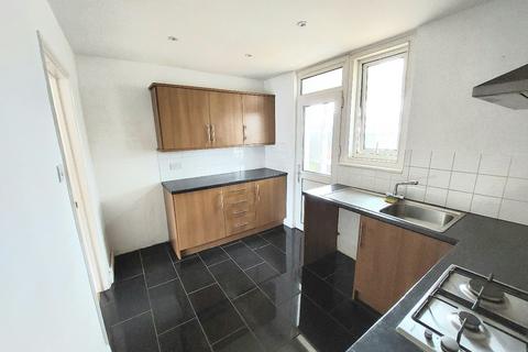 3 bedroom semi-detached house to rent - Briar Crescent, Exeter