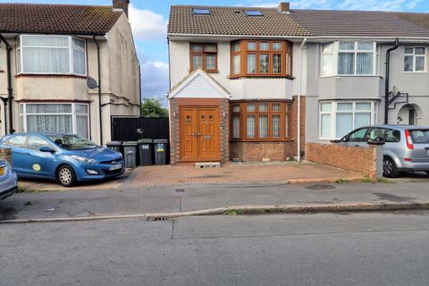 1 bedroom in a house share to rent - Luton LU3