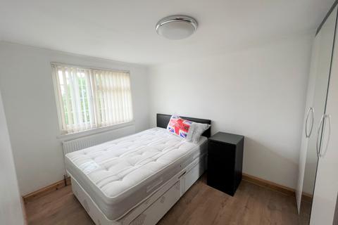 1 bedroom in a house share to rent, Alder Crescent, Luton LU3