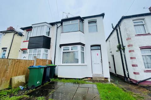3 bedroom terraced house to rent, Cygnet Road, West Bromwich, B70 9RH