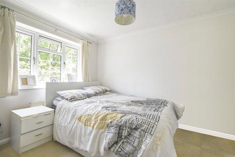 6 Oaktree Drive, Hook, RG27 9RN
