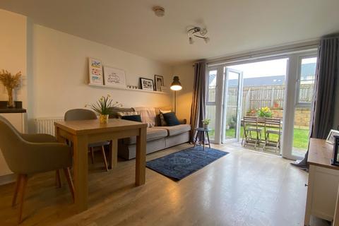 2 bedroom flat to rent, Fairfield Gardens, Fairmilehead, Edinburgh, EH10