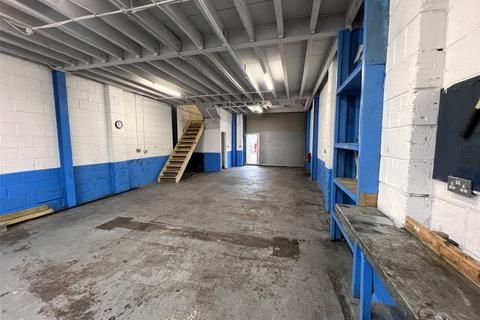Industrial unit to rent - Imperial Park, Rawreth Lane, Rayleigh, Essex, SS6