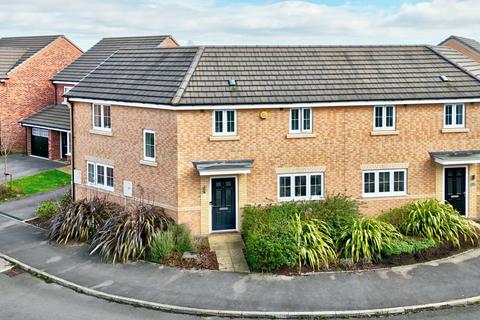 3 bedroom semi-detached house for sale, Pinderhill Avenue, Wakefield,