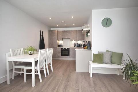 2 bedroom apartment to rent, Maybury Road, Woking GU21