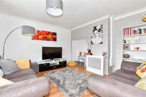 31 Hampton Vale, Hythe, CT21 5SG