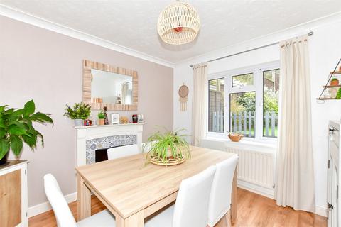 31 Hampton Vale, Hythe, CT21 5SG