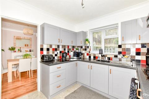 31 Hampton Vale, Hythe, CT21 5SG
