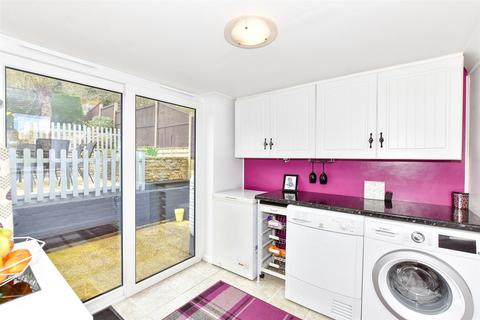 31 Hampton Vale, Hythe, CT21 5SG