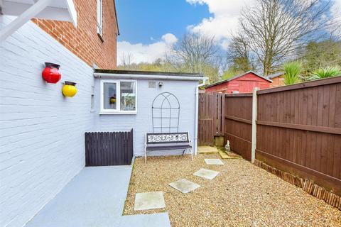31 Hampton Vale, Hythe, CT21 5SG
