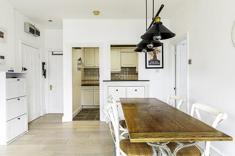 2 bedroom flat to rent,  Whitechapel Road, London E1