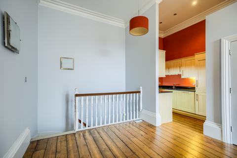 2 bedroom flat to rent, Warwick Place, Leamington Spa, CV32