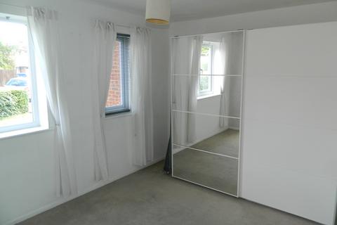 1 bedroom ground floor flat to rent, Walpole Road, Cippenham SL1