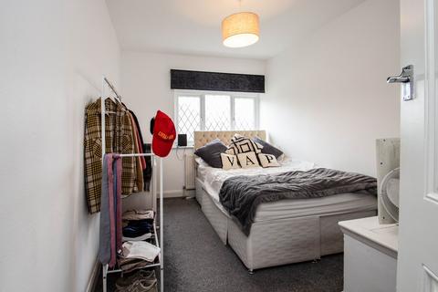 3 bedroom maisonette to rent, Manor Road North, Esher, KT10