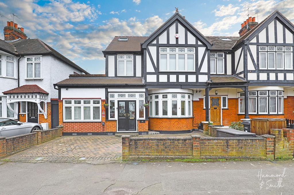 Darnley Road, Woodford Green IG8 4 bed end of terrace house for sale