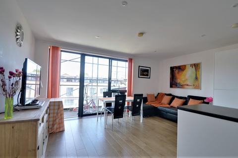 1 bedroom apartment for sale - at Pasmore Court, 26 New Festival Avenue, London E14