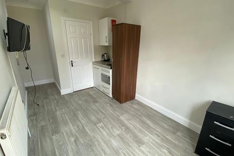 Studio to rent, Room 2 Cantley Gardens Ilford IG2 6QA