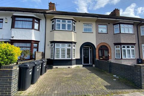 undefined, Room 2 Cantley Gardens Ilford IG2 6QA