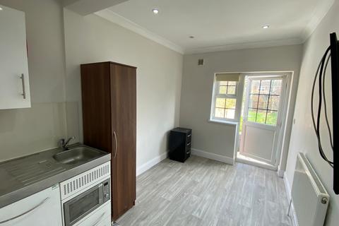 undefined, Room 2 Cantley Gardens Ilford IG2 6QA