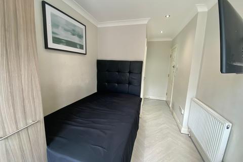 Studio to rent, Uplands Road Room 2 Woodford Green IG8 8JP