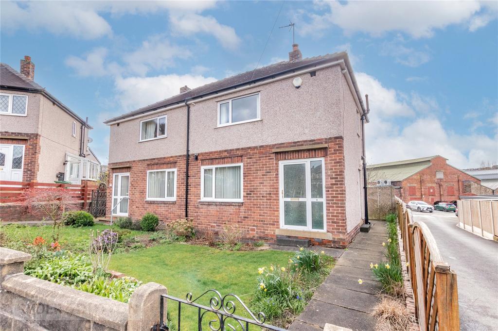 Woodedge avenue dalton huddersfield west yorkshire hd5 3 bed semi