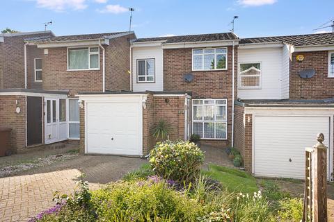2 bedroom terraced house for sale, Stirling Close, Rainham