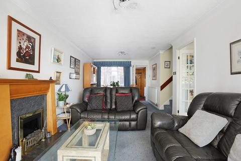 2 bedroom terraced house for sale, Stirling Close, Rainham