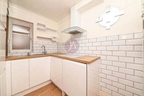 1 bedroom apartment to rent - Coachmans Lodge, North Finchley, London, N12