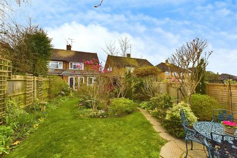 37 Croft Way, Horsham, RH12 2AS